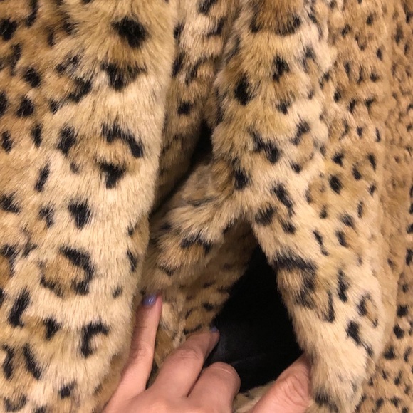 Hooded leopard print faux fur coat LRG - Picture 4 of 8